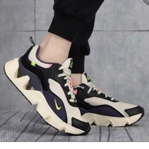 Nike Women’s Chunky Neon Sneakers Style RYZ 365 in Pearl White Size 7.5